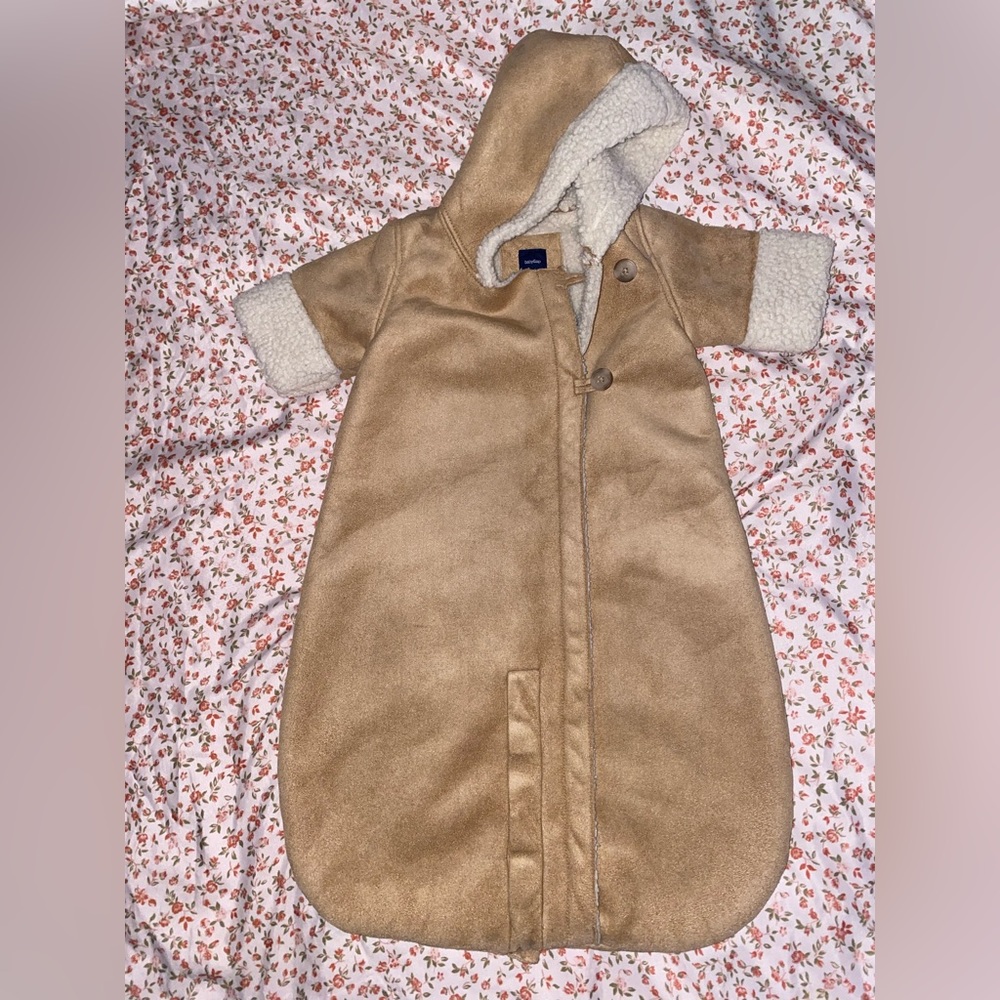 Super cute fluffy GAPbunting,shearling inside and has closures to easily slip-on